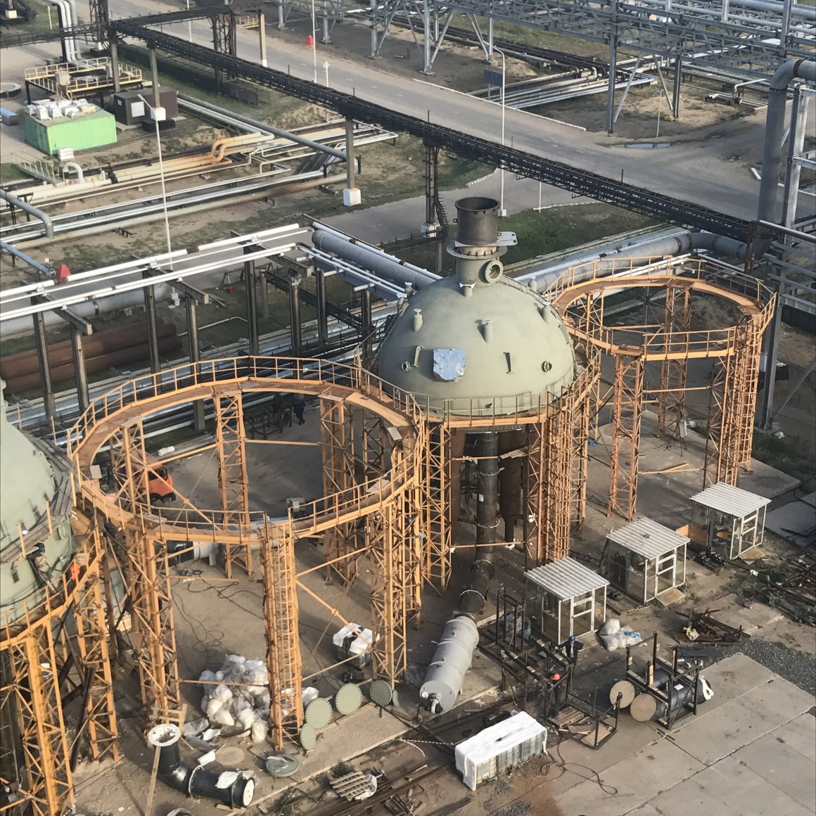 Lining of Reactor Р-201 and Regenerator Р-202 Upper Heads Dried Out at Pavlodar Oil Chemistry Refinery